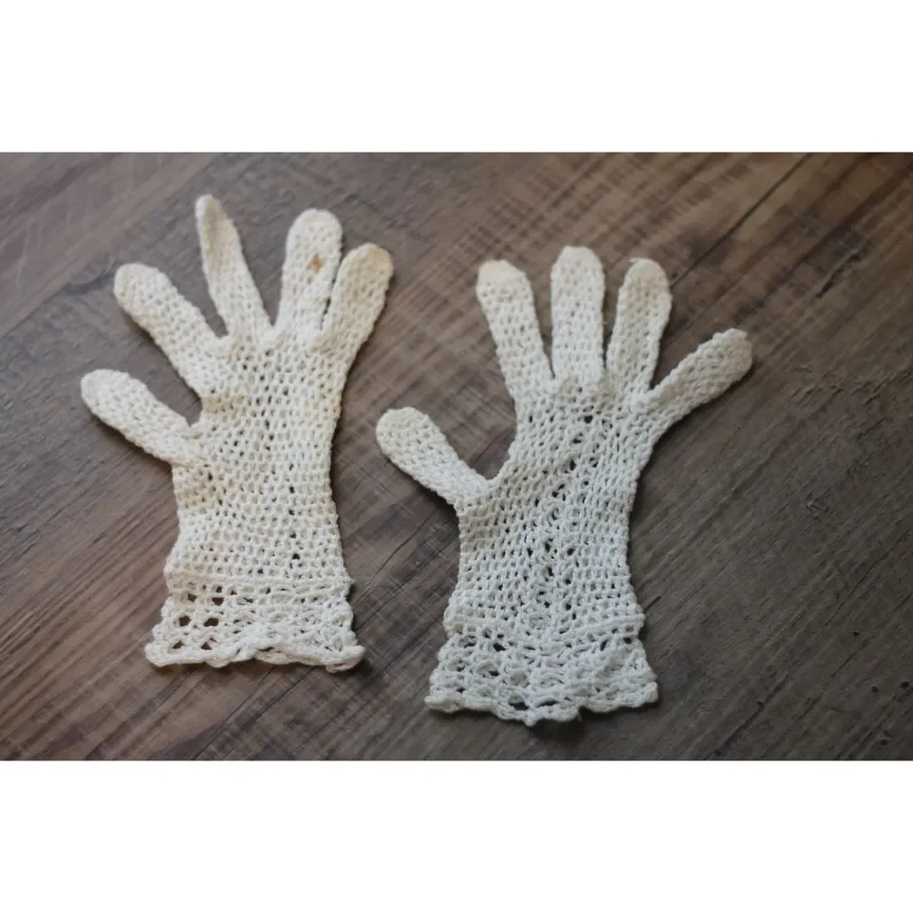 Vintage Crocheted White Lace Gloves